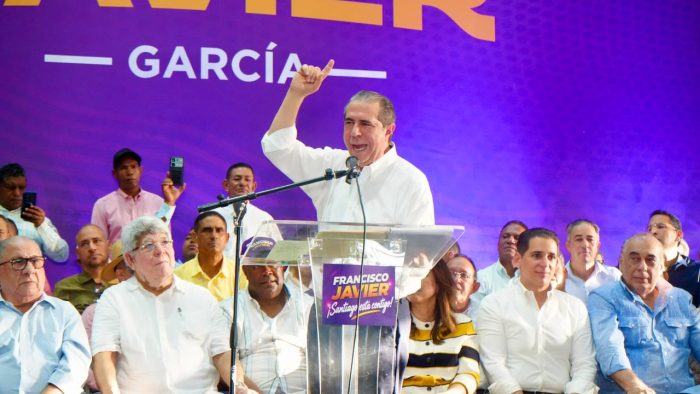 Francisco Javier García moviliza multitud en Santiago y fortalece su proyecto presidencial