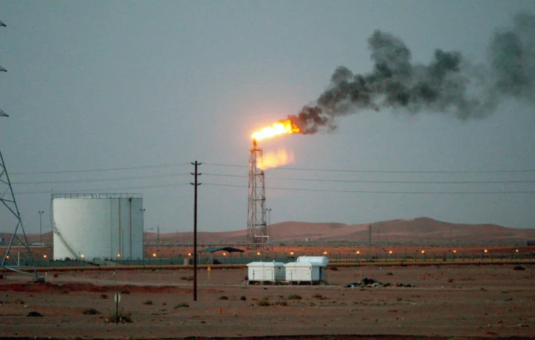 Mueren 14 personas al estrellarse un helicóptero de la petrolera Aramco en Arabia Saudí