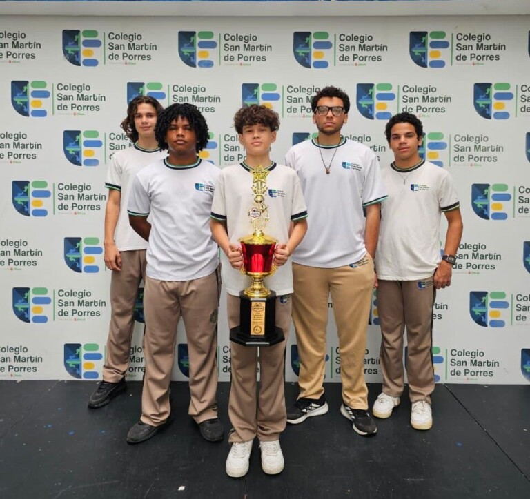 Estudiantes del San Martín de Porres ganan primer lugar de ajedrez frente a colegios de SDE