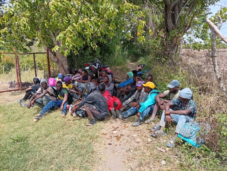 Ejército intercepta 35 haitianos indocumentados en montañas de El Cercado