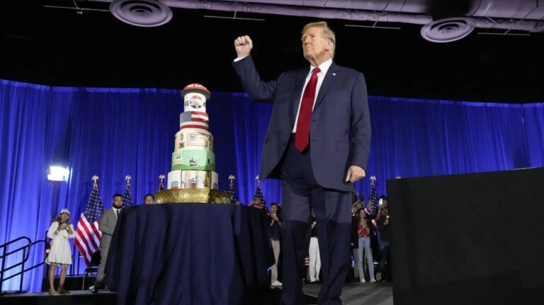 Trump quiere «paz para el mundo» como regalo de cumpleaños