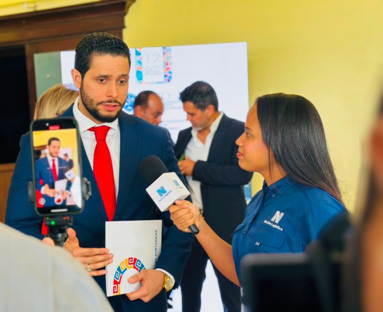 Alexander Rodríguez, director distrital de La Otra Banda, es reconocido en foro nacional de urbanismo y desarrollo territorial con presencia de Alfredo Pacheco y autoridades nacionales”.