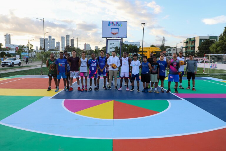 Presidente Abinader y alcaldesa Carolina Mejía inauguran el “Paseo 30 de Mayo”, un nuevo pulmón verde y complejo deportivo en el Distrito Nacional