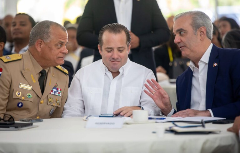 Presidente Abinader llama a los jóvenes a ser guardianes de la ética y se autodenomina presidente del Sistema Nacional de Ética Juvenil