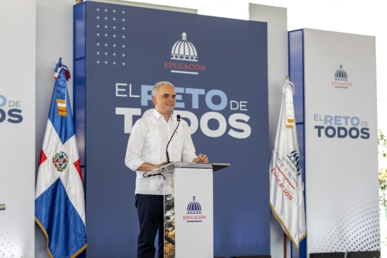Presidente Abinader inaugura techado multiuso escolar en Duvergé para ampliar las actividades educativas y deportivas en beneficio de más 388 estudiantes y de toda la comunidad