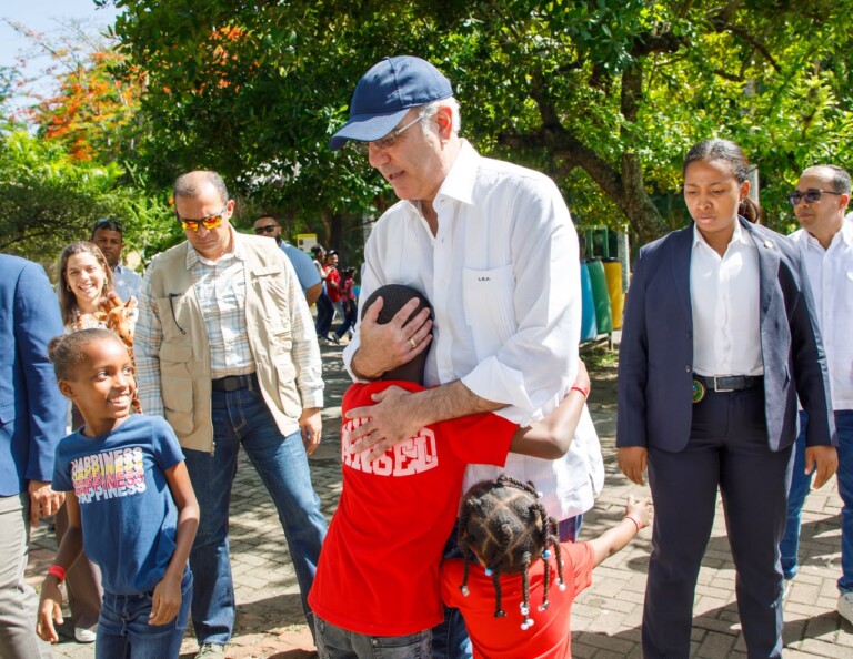 Presidente Abinader visita el Zoológico Nacional tras más de 20 años sin la presencia de un mandatario y anuncia su transformación integral, a una semana de su 51 aniversario