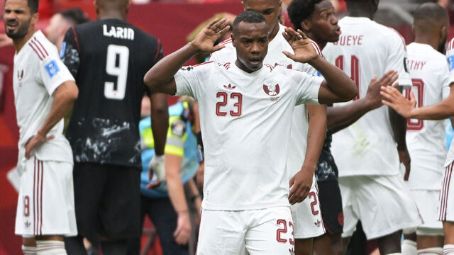 Jugador catarí sancionado con cinco partidos tras fracturarle la pierna a Koné de Canadá