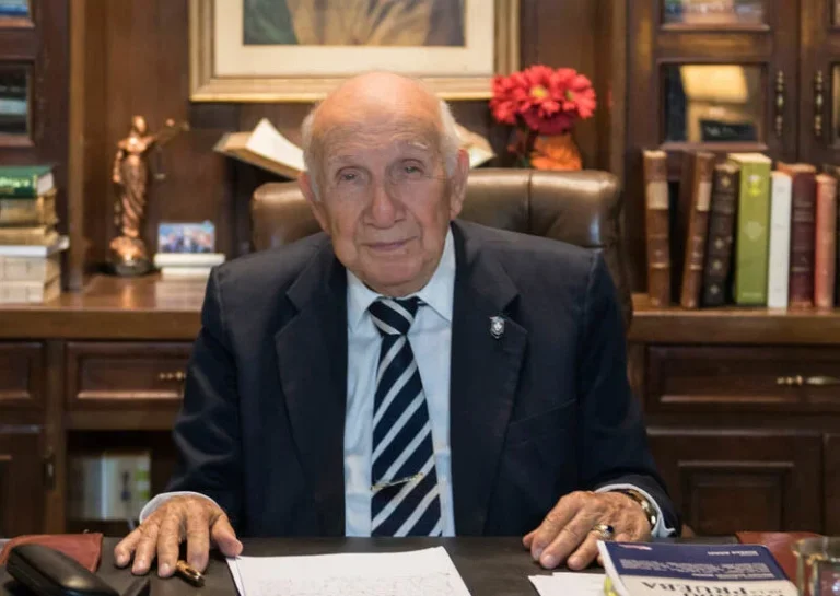 Don Vincho Castillo cumple 95 años entre homenajes por su trayectoria política y jurídica