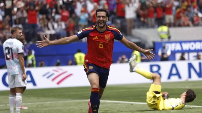 Merino volvió a ser héroe con gol al 88’ que clasificó a España