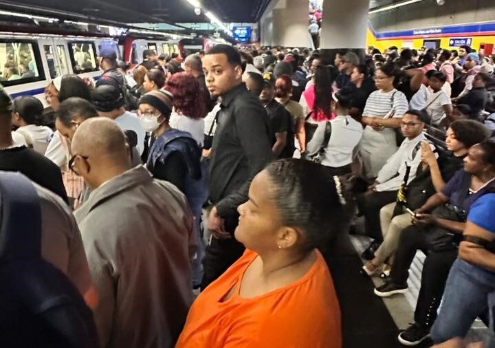 Usuarios reportan fallas en estación del Metro Juan Pablo Duarte