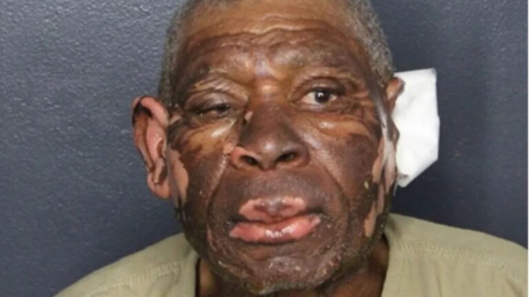 Acusan hombre de 84 años de incendiar auto con su novia dentro después de que ella lo dejara