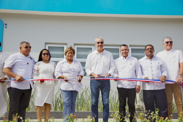 Presidente Abinader inaugura Hospital Hacienda Estrella renovado y abre una nueva etapa de salud digna para más de 60 mil habitantes