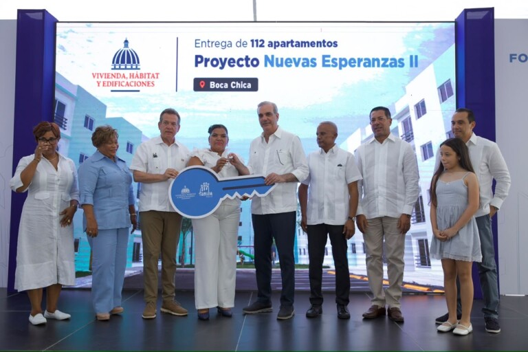 Presidente Abinader entrega 112 apartamentos en Boca Chica fortaleciendo el acceso a viviendas dignas