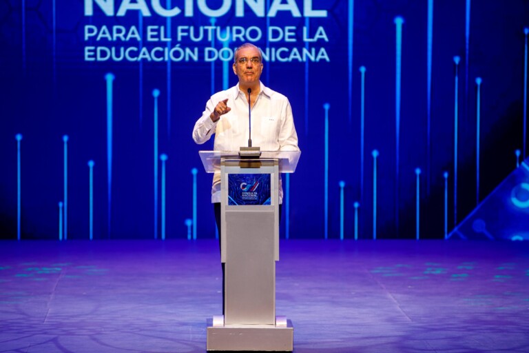 Presidente Abinader recibe informe de la Consulta Nacional sobre el Futuro de la Educación con aportes de más de 7,000 participantes