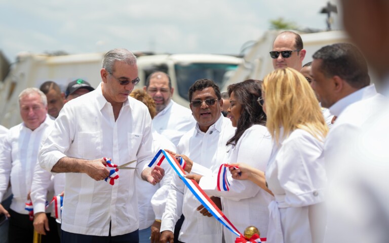 Presidente Abinader inaugura la Estación de Transferencia de Residuos Sólidos con el Programa Basura Cero, que mejorará la eficiencia del sistema de recolección y disposición de los residuos sólidos