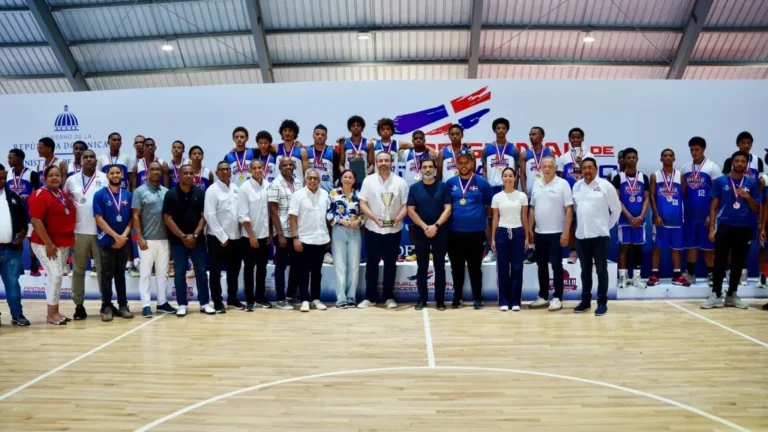 Centro Educativo Pedro Mir se coronó campeón del torneo escolar