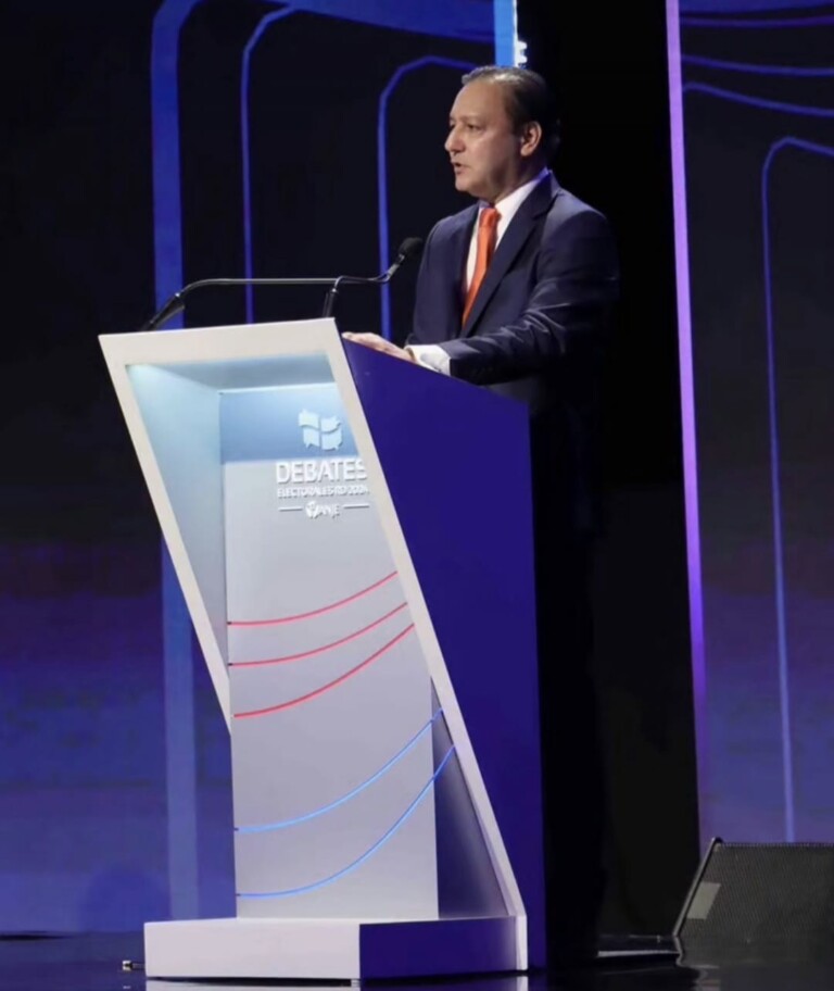 Abel Martínez respalda institucionalización de los debates electorales en República Dominicana