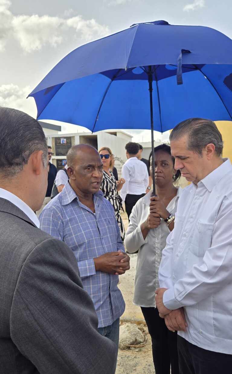 Francisco Javier García visita Higüey para expresar condolencias a dirigente del PLD
