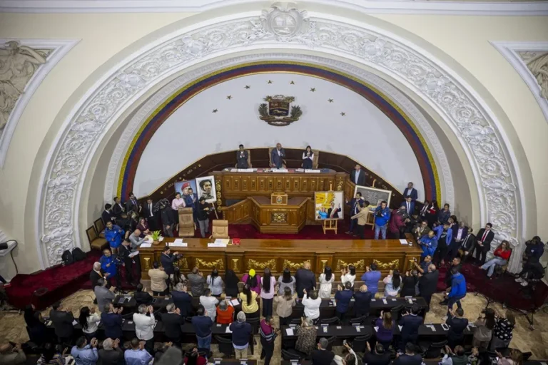 El Parlamento de Venezuela nombra una comisión para iniciar el proceso de renovación del Supremo
