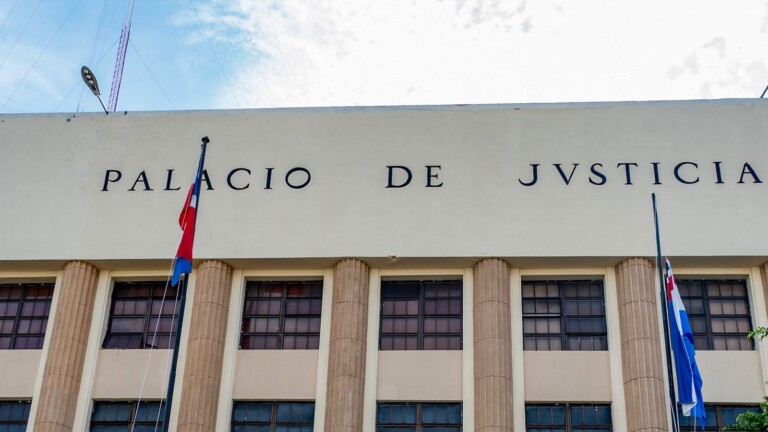 Dictan tres meses de prisión preventiva a hombre acusado de atacar a su expareja en Los Guandules