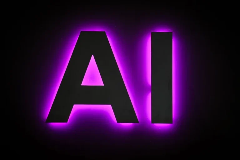 La inteligencia artificial «se nos va de las manos», pero ¿cómo y de qué manos?
