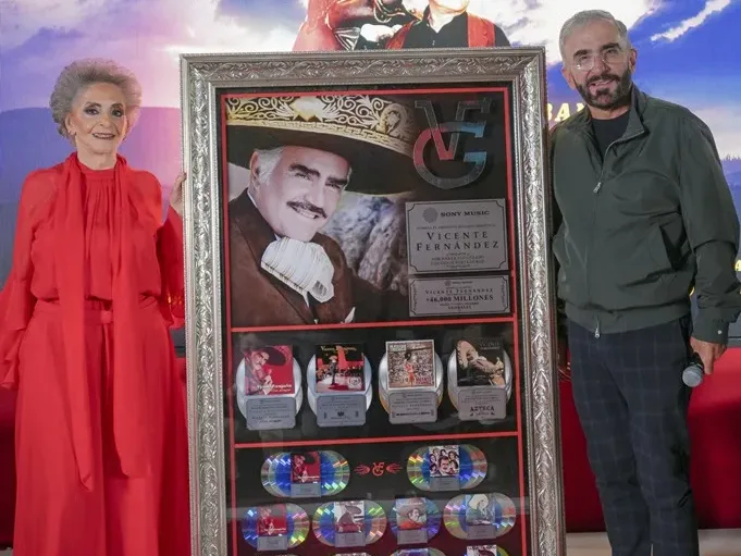 Vicente Fernández Jr: “La IA no está contemplada en la música de mi padre»