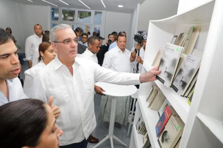 Presidente exhorta a jóvenes a cultivar hábito de la lectura