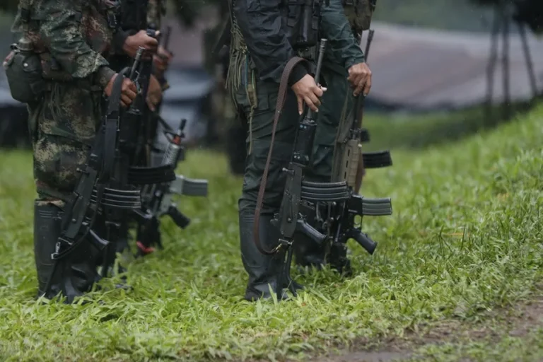 De la Espriella ordena una «ofensiva total» contra la guerrilla del ELN y las disidencias de las Farc en Colombia