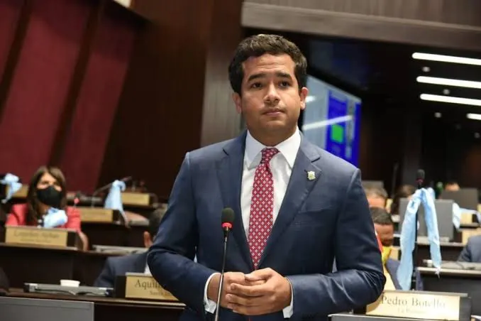 Omar Fernández es ingresado por agotamiento