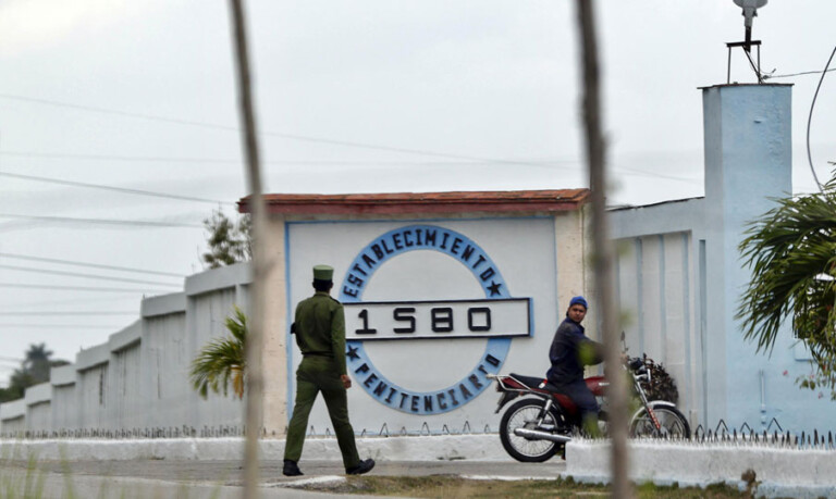 ONG reporta 79 violaciones de derechos y 4 muertes en cárceles de Cuba en septiembre