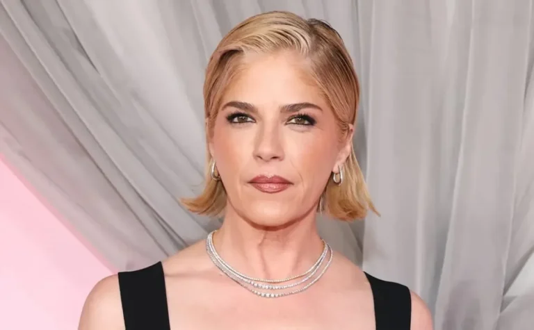 La actriz Selma Blair se declara no culpable de agredir a policía tras incidente en vuelo