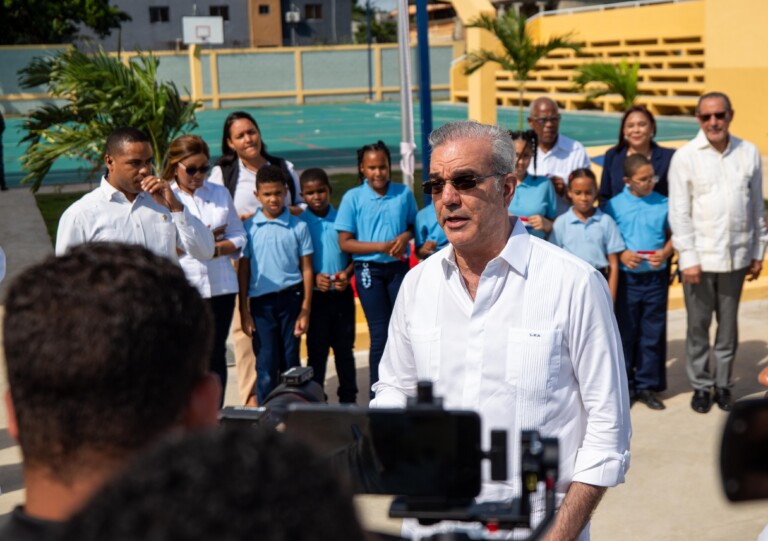 Presidente Abinader: «A ese grupo de antisociales con órdenes de arresto que se entreguen las autoridades ya los tienen ubicados y los están buscando»