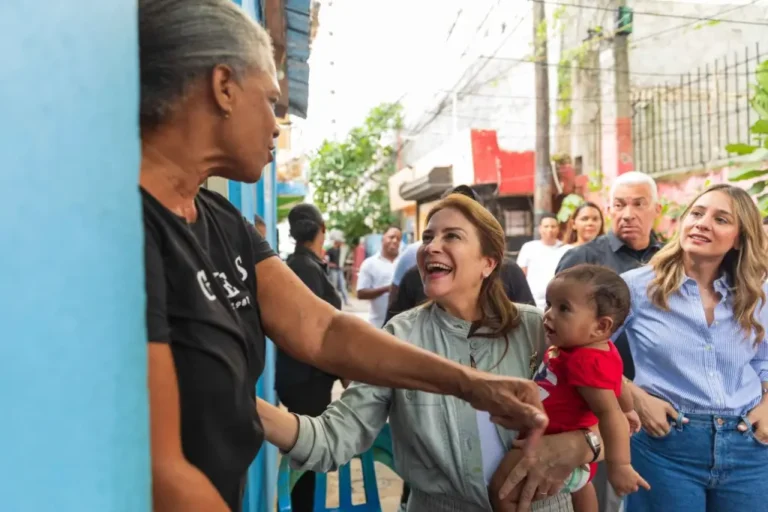 Carolina Mejía lleva su proyecto presidencial a La Yuca del Naco y reafirma su compromiso con la comunidad