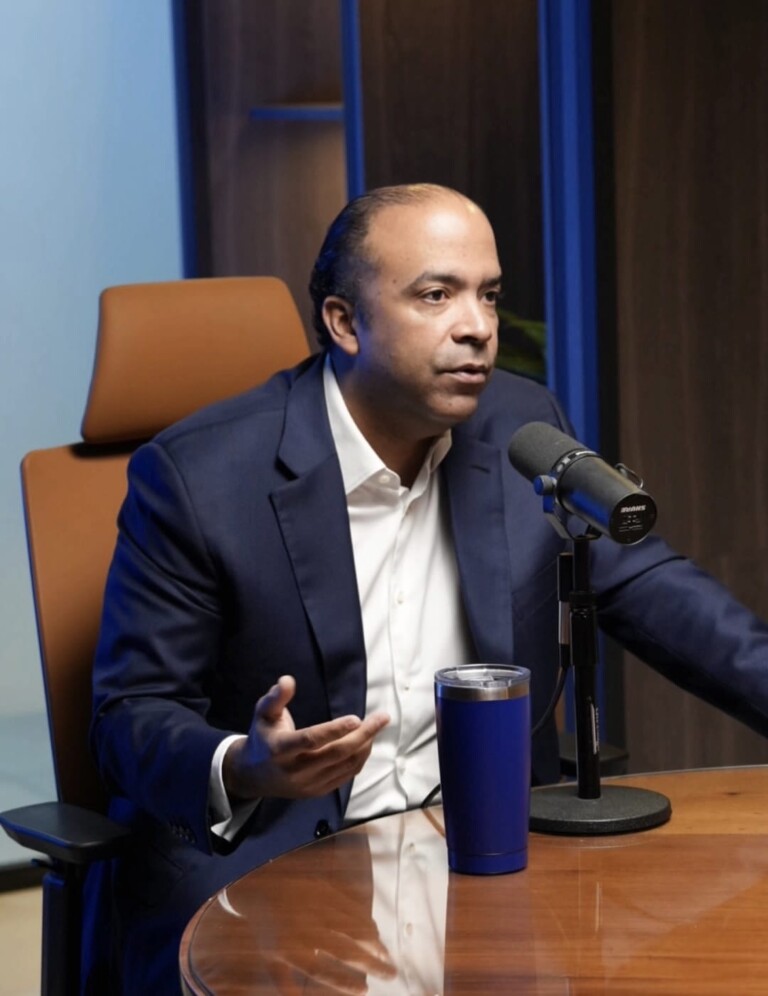 Samuel Pereyra destaca en Líderes TV su trayectoria y una visión de gestión basada en resultados y valores.