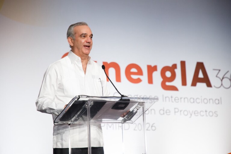 Presidente Abinader anuncia que el Gobierno evalúa avanzar hacia un marco normativo para institucionalizar la dirección y gestión estratégica de los proyectos del Estado dominicano