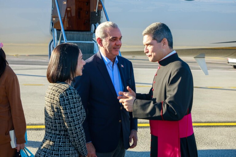 Presidente Abinader llega a Roma para audiencia de Estado con Su Santidad el papa León XIV en la Ciudad del Vaticano y para participar en la asamblea de la FAO