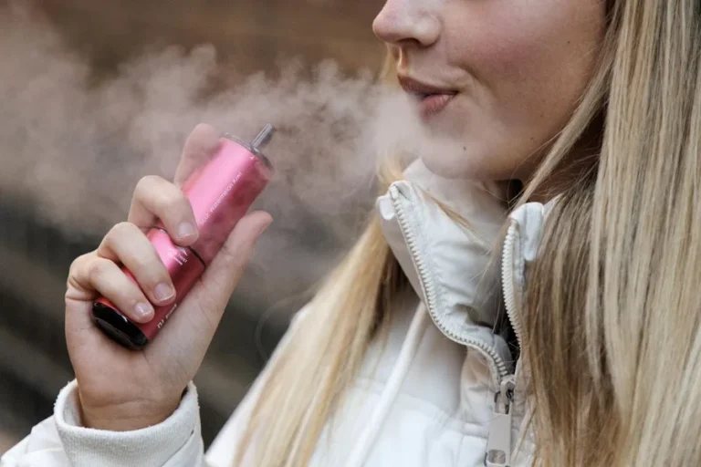 Los vapers y el humo en las terrazas elevan la proporción de fumadores pasivos al 24 %