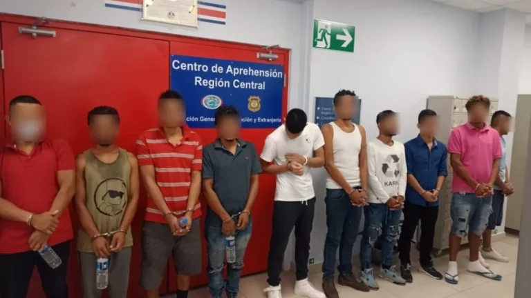 Costa Rica deporta a 7 ecuatorianos y 16 colombianos, algunos de «alto perfil criminal»