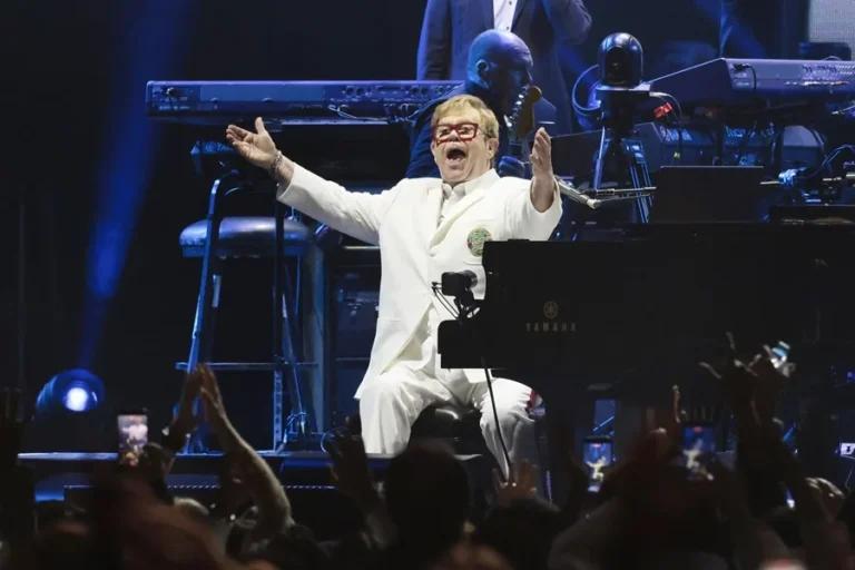 Elton John sella en la memoria de miles de mexicanos su último despegue como ‘Rocket Man’