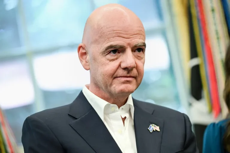Infantino pide perdón por la gestión del proyecto FFE; los críticos siguen en contra