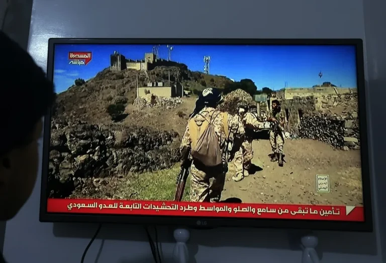 Arabia Saudí intercepta tres misiles lanzados por los hutíes, tras los mortíferos ataques