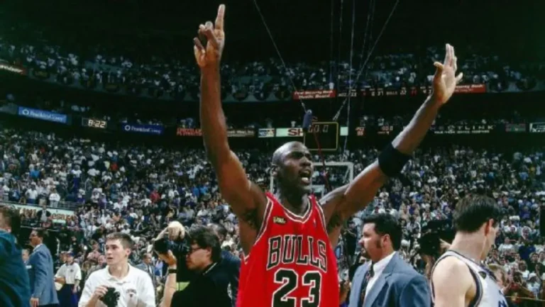 Camiseta de Jordan de NBA Finals 1998 se vende por 14 millones dólares