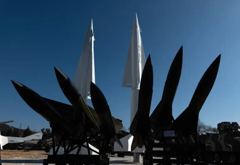 Corea del Norte lanza un proyectil no identificado al mar de Japón, según Seúl